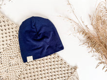 Load image into Gallery viewer, Beanie Navy - tuque de style slouchie

